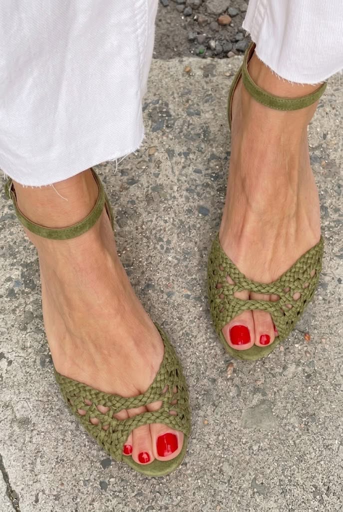 Isadora Woven Golden Sandals - Olive